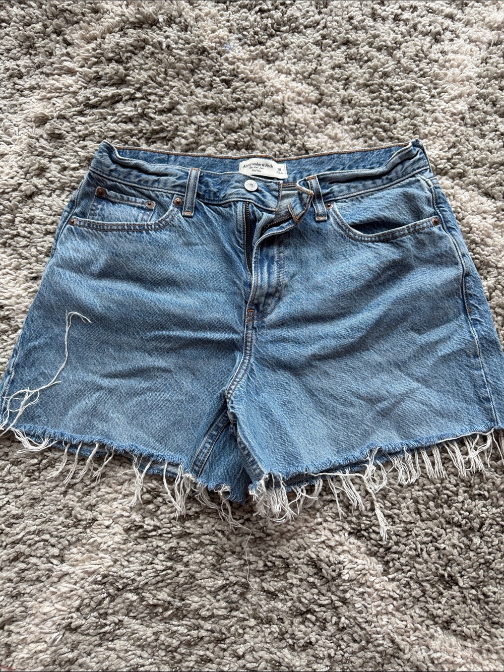Abercrombie & Fitch mid rise Jort curve love 28